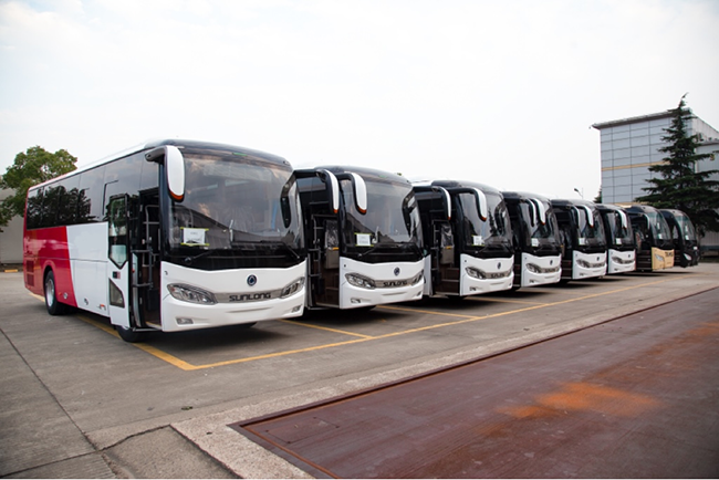 申龍汽車批量客車啟程美洲 以創(chuàng)新設(shè)計(jì)與卓越品質(zhì)賦能海外市場(chǎng)